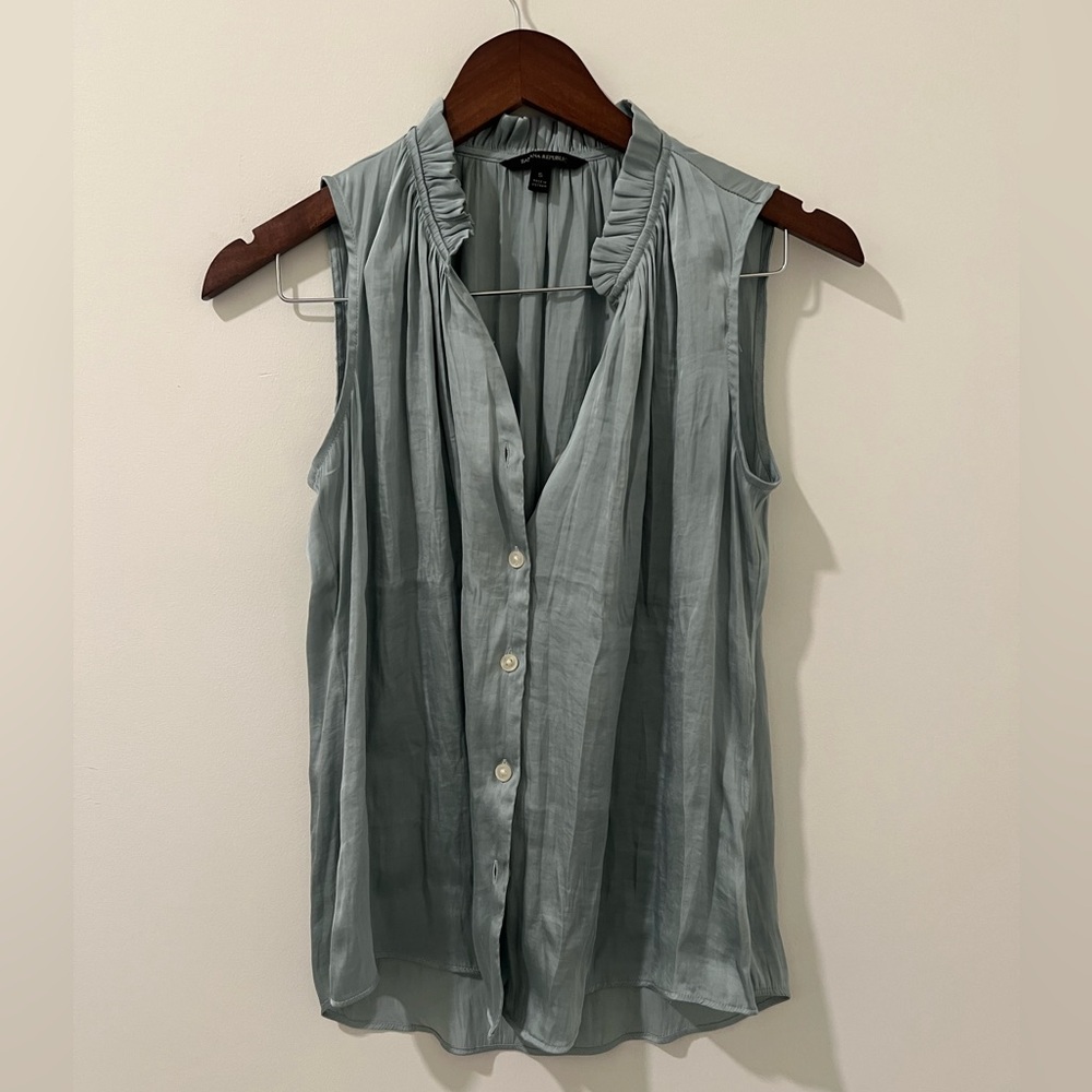 Banana Republic Sleeveless Blouse in Light Blue